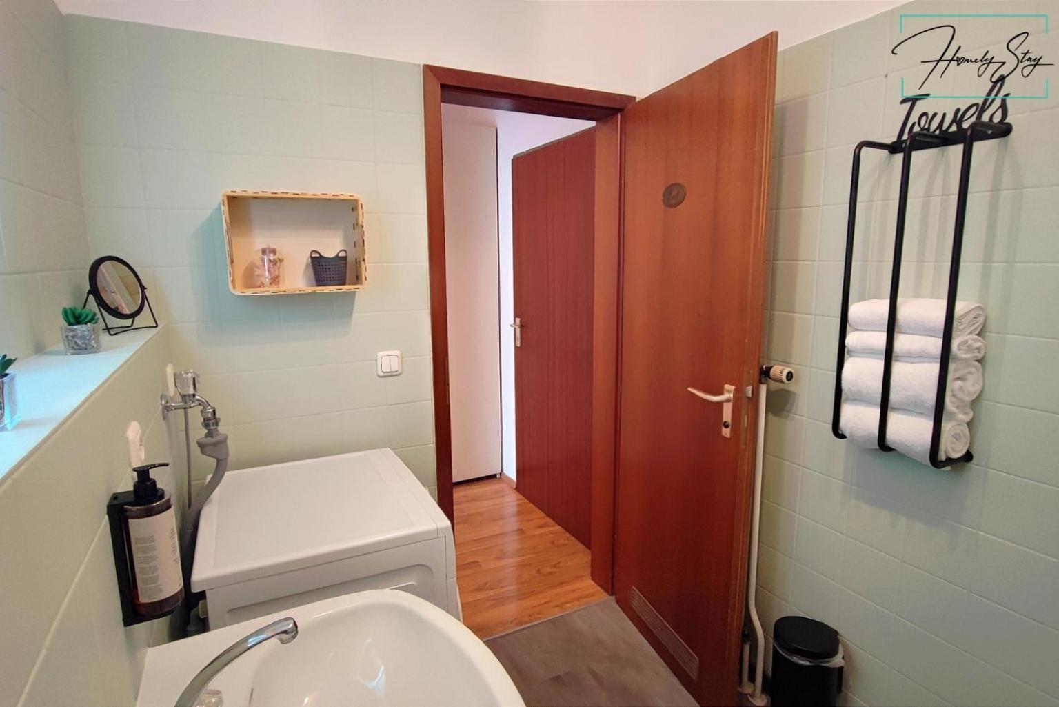 Homely Serenity Greens - Stylisch Studio-apartment With Kitchen - 10 Min To Station, Pet Friendly *